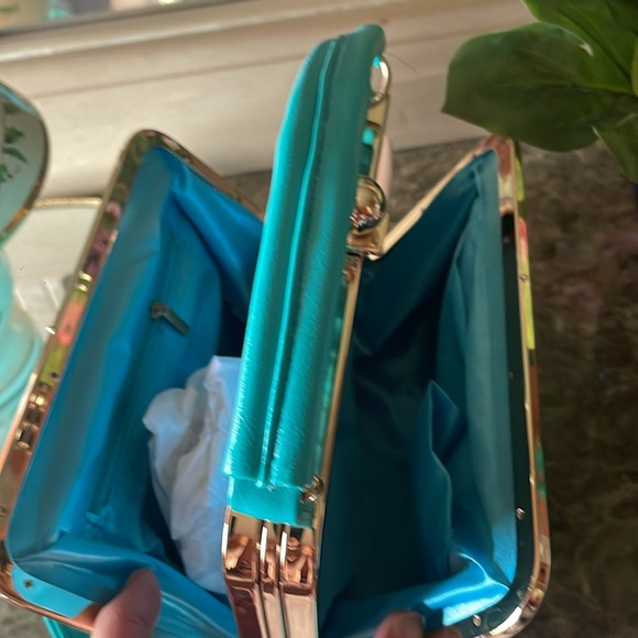 TURQUOISE WITH GOLD TRIM FITTED HANDBAG IS ALSO A CROSSBODY PURSE. - Picture 16 of 16